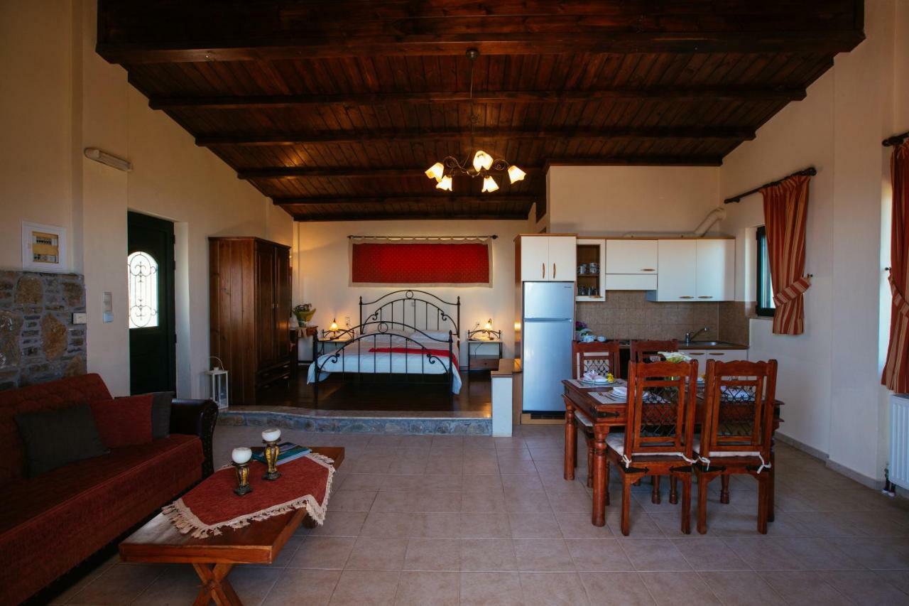 Aetovigla Guesthouse Krousonas  ภายนอก รูปภาพ