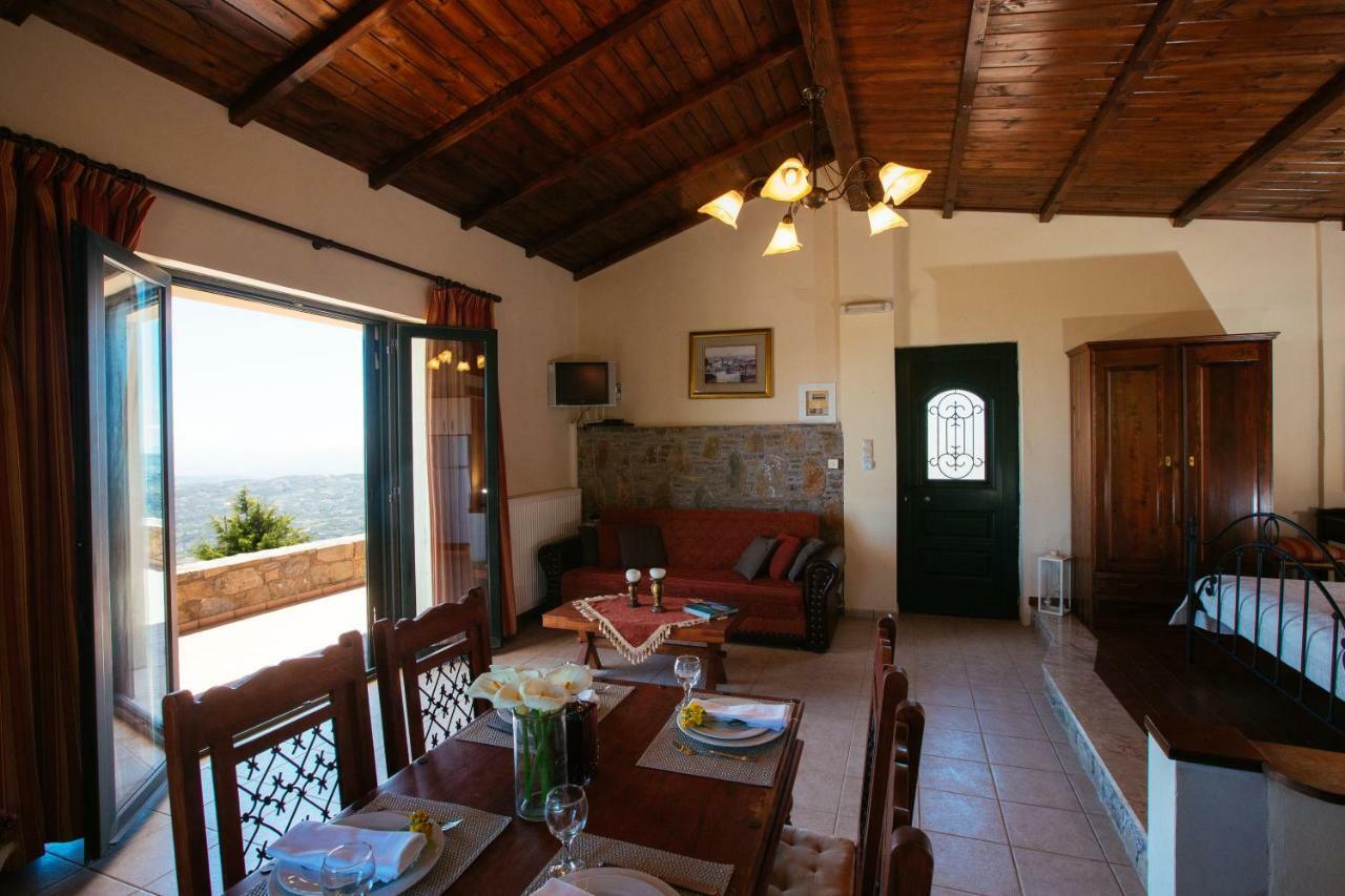 Aetovigla Guesthouse Krousonas  ภายนอก รูปภาพ