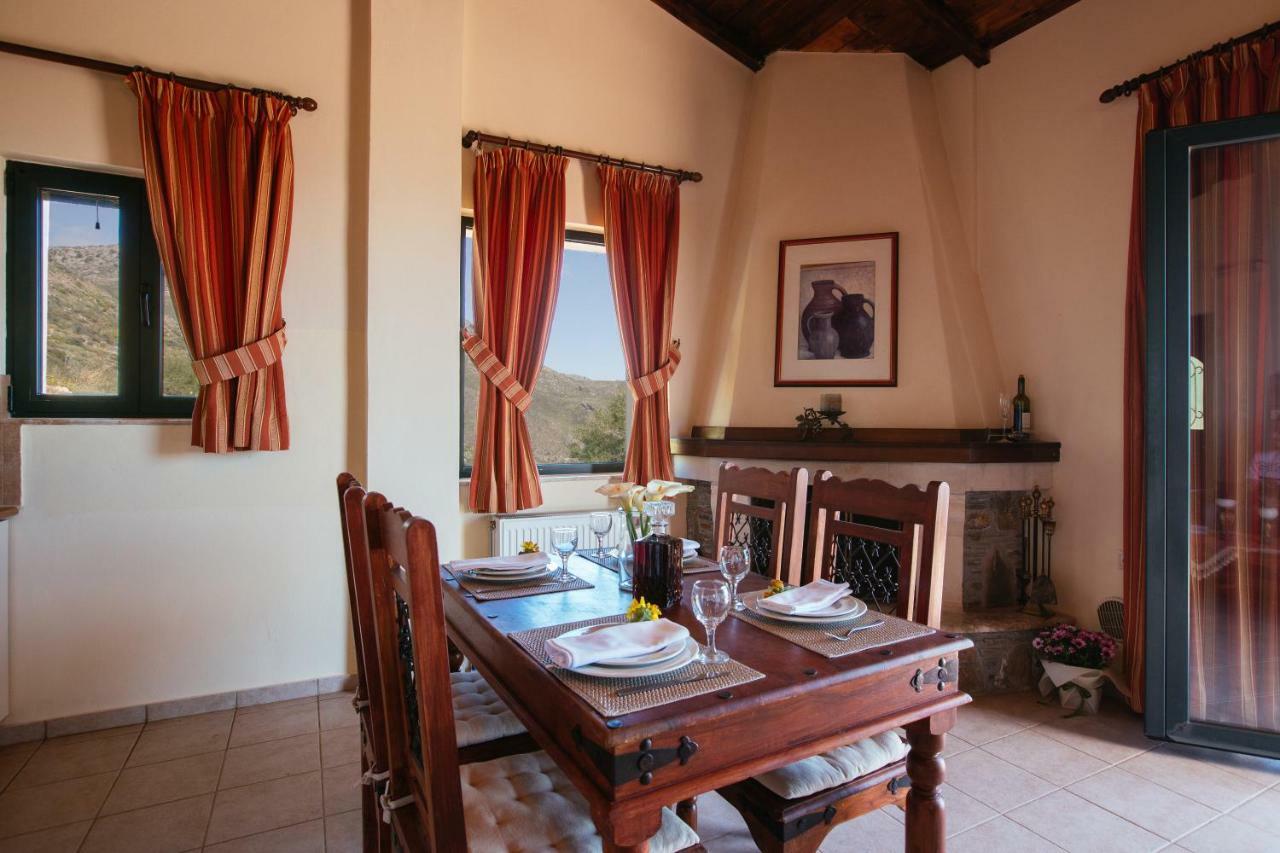 Aetovigla Guesthouse Krousonas  ภายนอก รูปภาพ