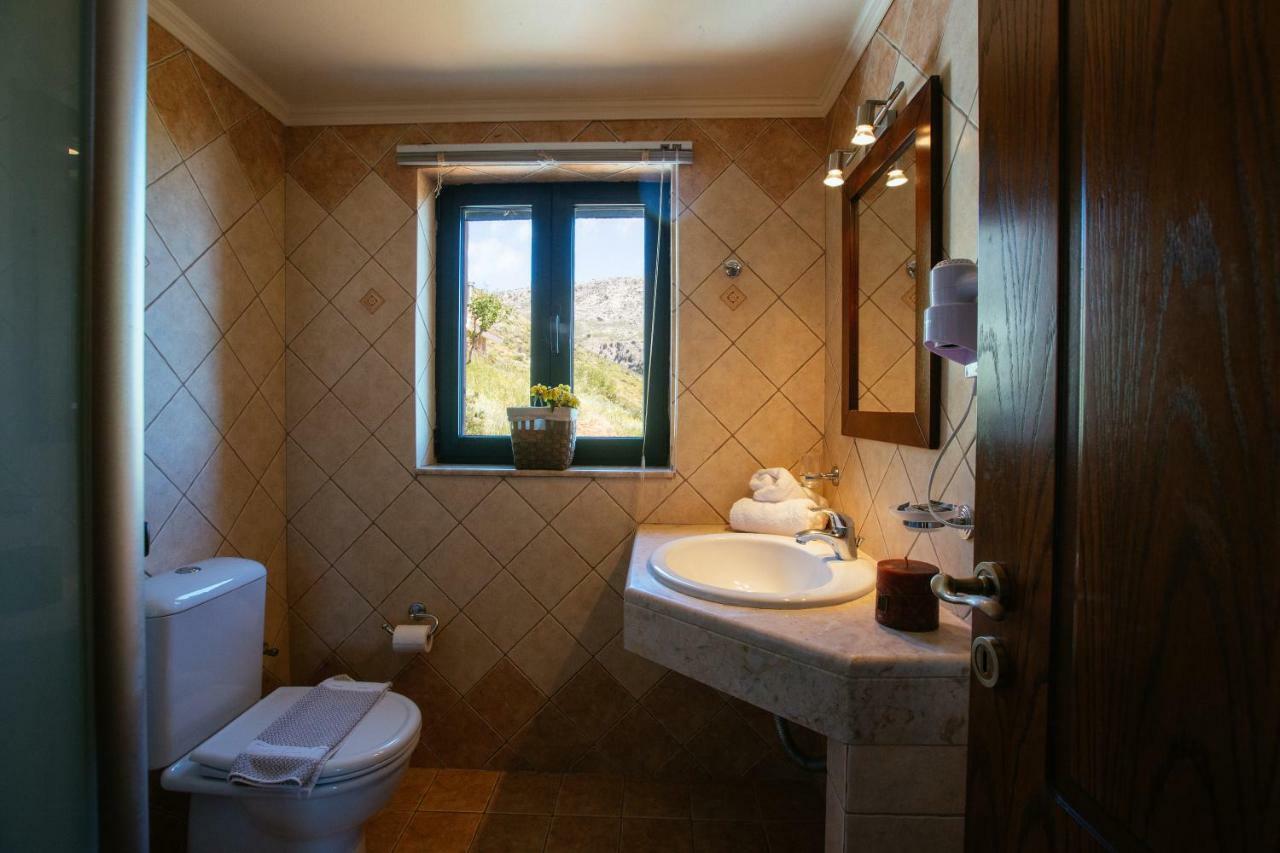 Aetovigla Guesthouse Krousonas  ภายนอก รูปภาพ