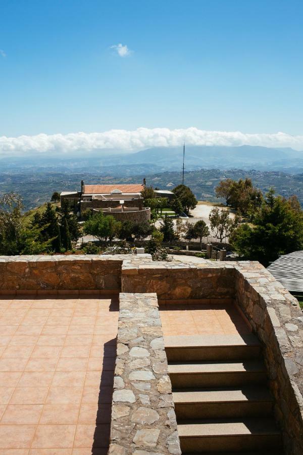 Aetovigla Guesthouse Krousonas  ภายนอก รูปภาพ