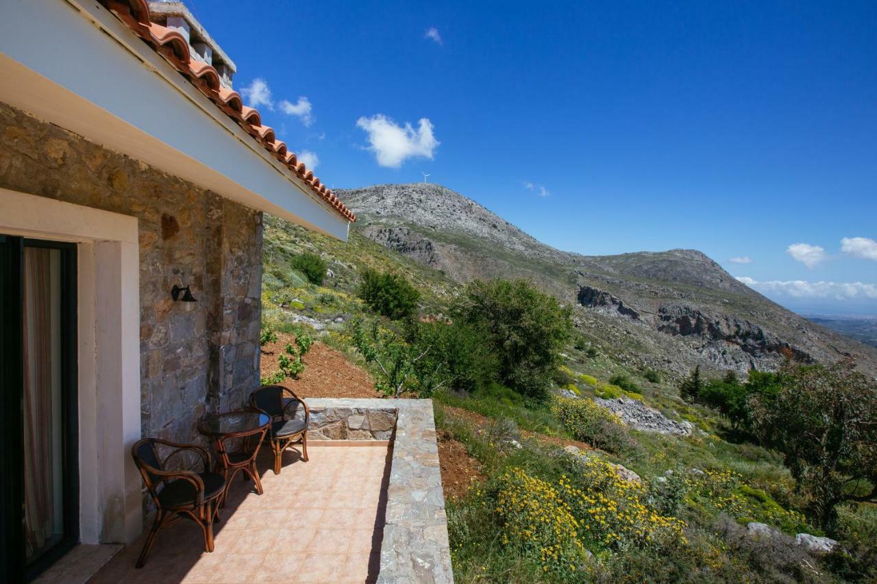 Aetovigla Guesthouse Krousonas  ภายนอก รูปภาพ